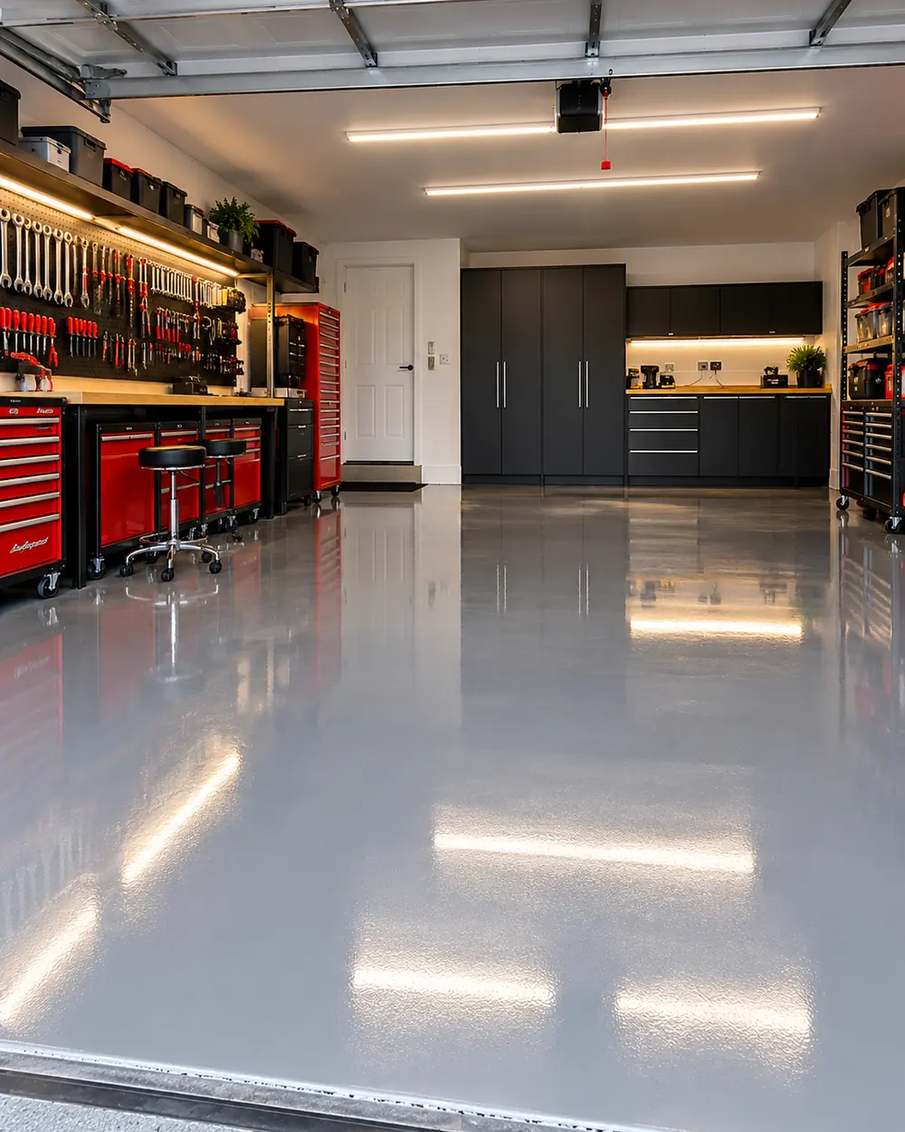 Workshop resin floor: Satin grey for tools and bikes
